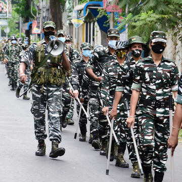 Bengal Election : हिंसामुक्त चुनाव करवाने के लिए बंगाल में 2.4 लाख केंद्रीय बल के जवानों की हुई तैनाती