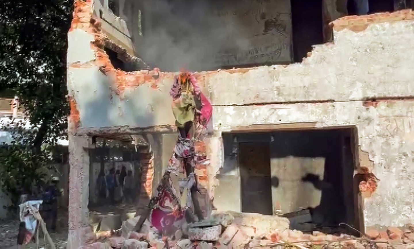 बांग्लादेश में हिंसक प्रदर्शन, क्या है कारण? अंतरिम सरकार ने शांति की अपील की