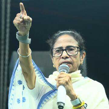 226 सीटों के साथ हम ही बनाएंगे 'मां-माटी-मानुष' की सरकार, साजिश है एग्जिट पोल : ममता बनर्जी ने भाजपा पर लगाया वोट खरीदने का आरोप