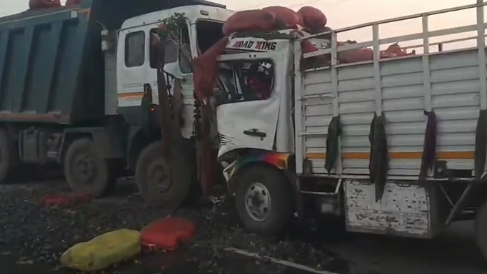 मालदह में ट्रक की डम्पर के साथ हुई आमने-सामने की टक्कर, 2 मरे