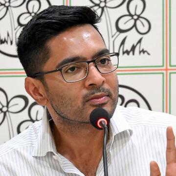 ED की पूछताछ के दौरान अभिषेक बनर्जी को 2 घंटे में दिल्ली पहुंचने का नोटिस, लोकसभा अध्यक्ष कार्यालय का था बुलावा