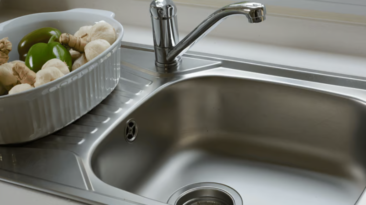घर : किचन सिंक जाम? इन घरेलू उपायों से मिनटों में होगी साफ और बदबू से छुटकारा