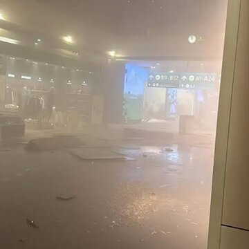 ईरान के हमले में दुबई एयरपोर्ट को पहुंचा नुकसान, यात्रियों में आतंक, 4 घायल