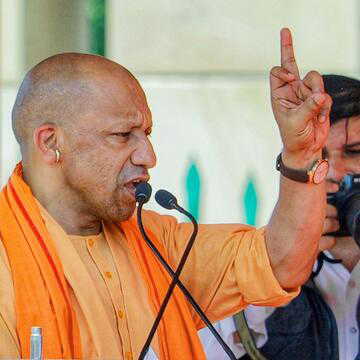 महिला सशक्तिकरण बनाम राजनीति : योगी आदित्यनाथ ने विपक्ष को घेरा