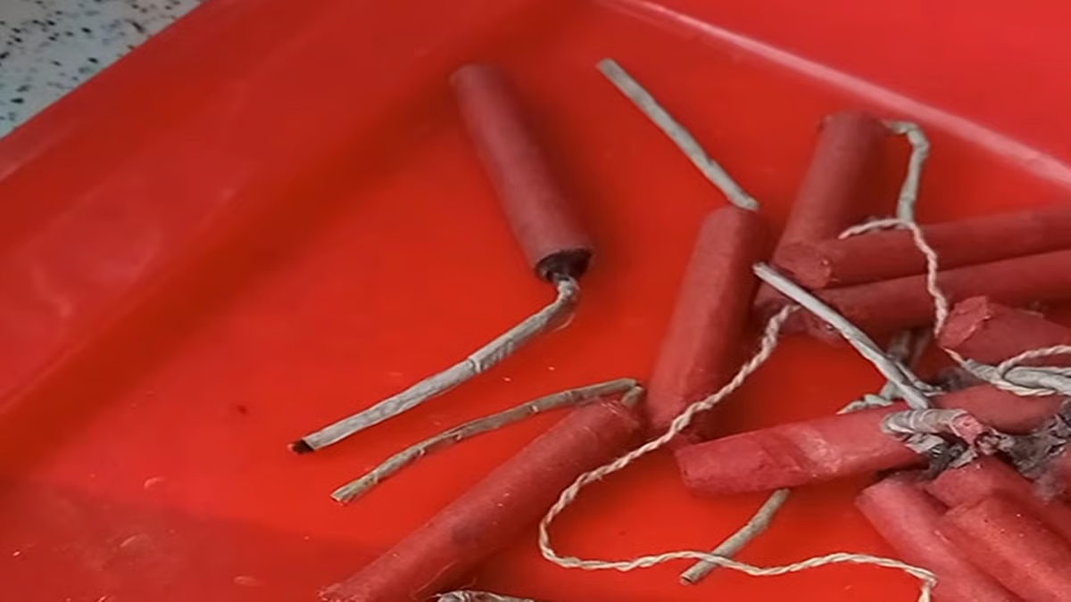 ग्रामीण पुलिस पर लगा विसर्जन देखने जा रहे युवक के मुंह में पटाखा भरकर फोड़ने का आरोप