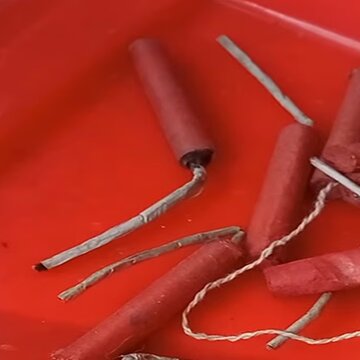 ग्रामीण पुलिस पर लगा विसर्जन देखने जा रहे युवक के मुंह में पटाखा भरकर फोड़ने का आरोप