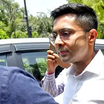 अभिषेक बनर्जी से साढ़े पांच घंटे की सीआईडी पूछताछ, भवानी भवन से निकलते ही फिर रविवार को पेशी का समन