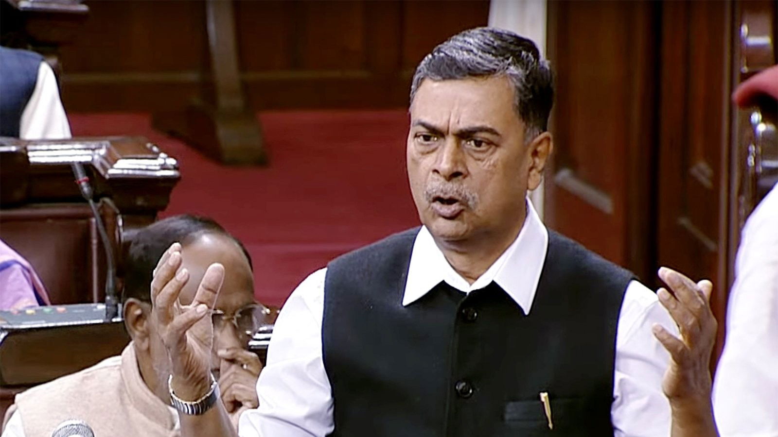 एनडीए के मुखर आलोचक पूर्व केंद्रीय मंत्री आरके सिंह ने भाजपा से दिया इस्तीफ़ा