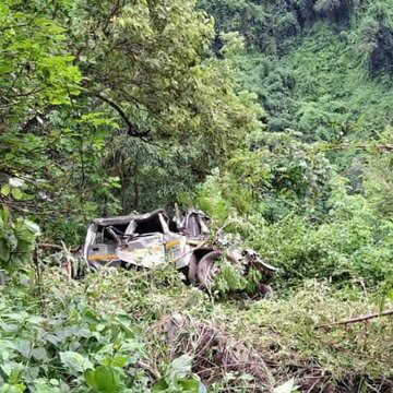 ट्रक गहरी खाई में गिरकर पलटा, 22 प्रवासी मजदूरों की मौत – अरुणाचल में भयावह दुर्घटना