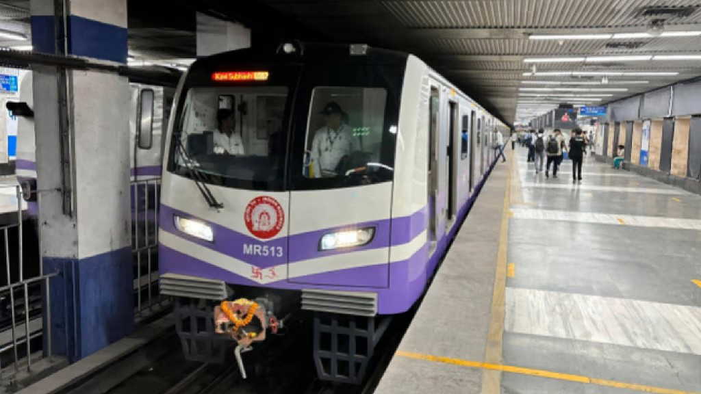 दमदम जाने वाली मेट्रो की ब्लू लाइन में गड़बड़ी, यात्रियों में रोष