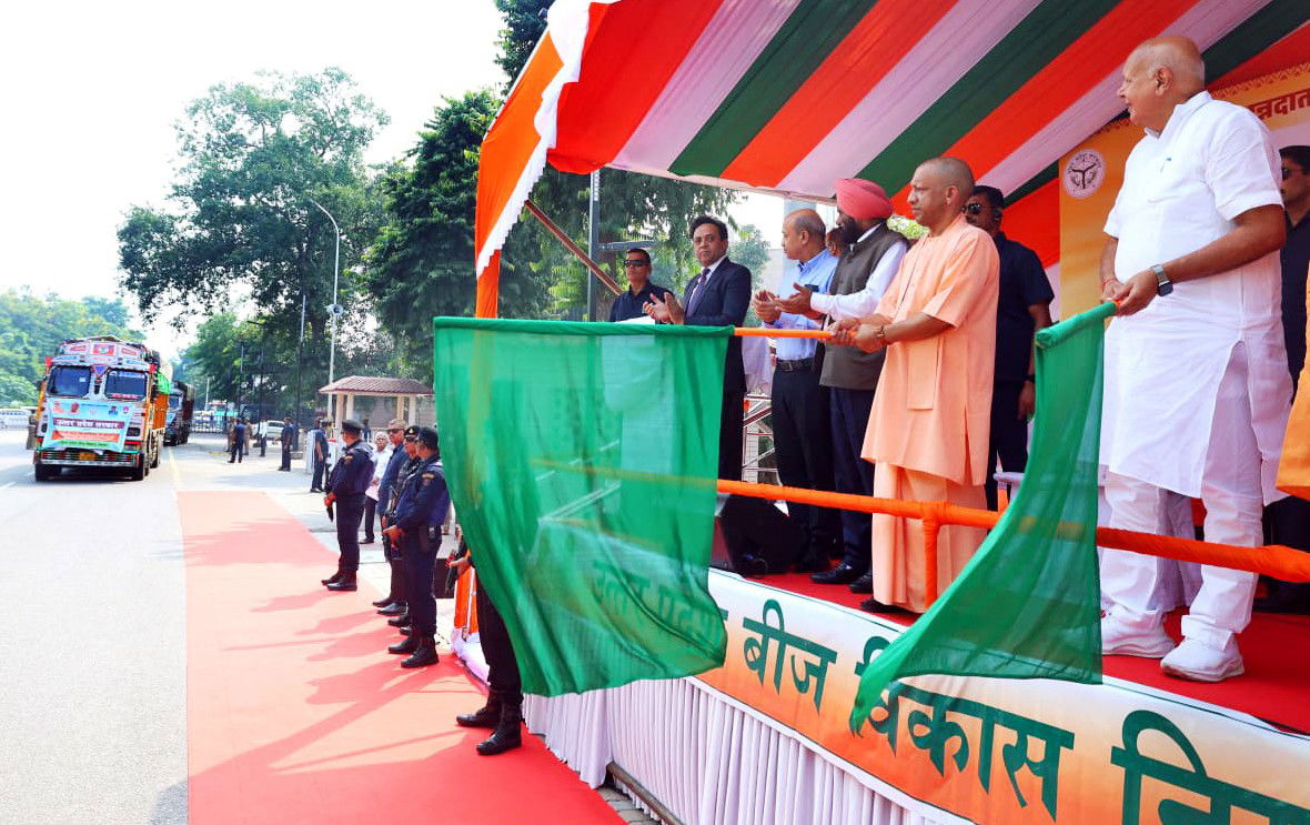 बाढ़ से प्रभावित पंजाब के किसानों के लिए यूपी ने भेजे 1,000 क्विंटल गेहूं के बीज