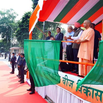 बाढ़ से प्रभावित पंजाब के किसानों के लिए यूपी ने भेजे 1,000 क्विंटल गेहूं के बीज