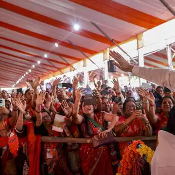 वाराणसी महिला सम्मेलन में पीएम मोदी ने महिलाओं की भूमिका को बताया निर्णायक