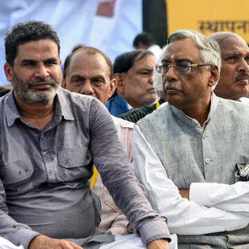 नीतीश के इस्तीफे पर सियासी संग्राम, प्रशांत किशोर बोले-BJP अपना हिस्सा मांग रही