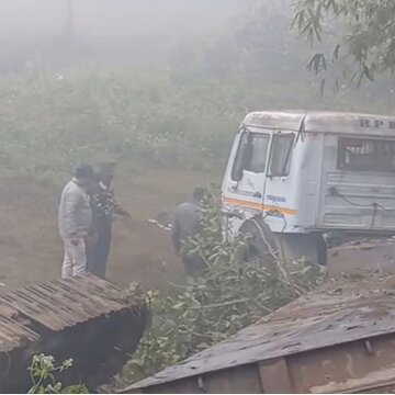 अलीपुरदुआर में गाड़ियों की आमने-सामने की टक्कर में 3 लोगों की गयी जान