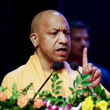 योगी का अखिलेश पर हमला, बोले- रामभक्तों पर गोली चलाने का इतिहास मत भूलिए