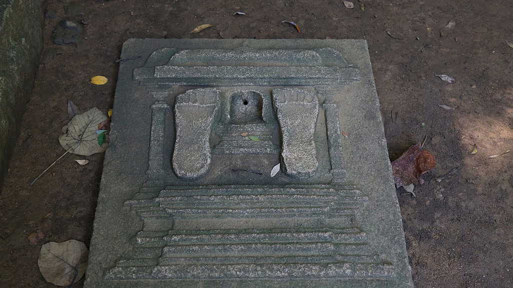 घर में विष्णु के पद कहाँ और कैसे रखने से भाग्य लौटेगा ? वास्तु शास्त्र क्या कहता है ?