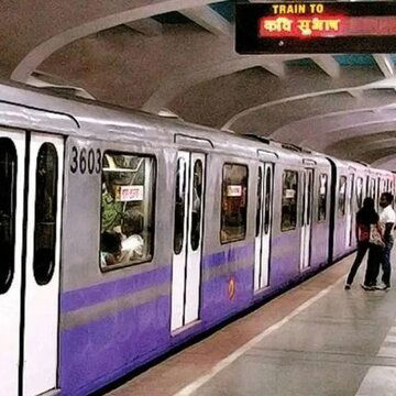 षष्ठी की रात को कोलकाता मेट्रो के किस लाइन पर कितने बजे तक मिलेगी सेवाएं?