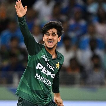 लगातार मैचों में असफल, अपने देश के समर्थकों के बीच ट्रोल हो रहे साइम अयूब