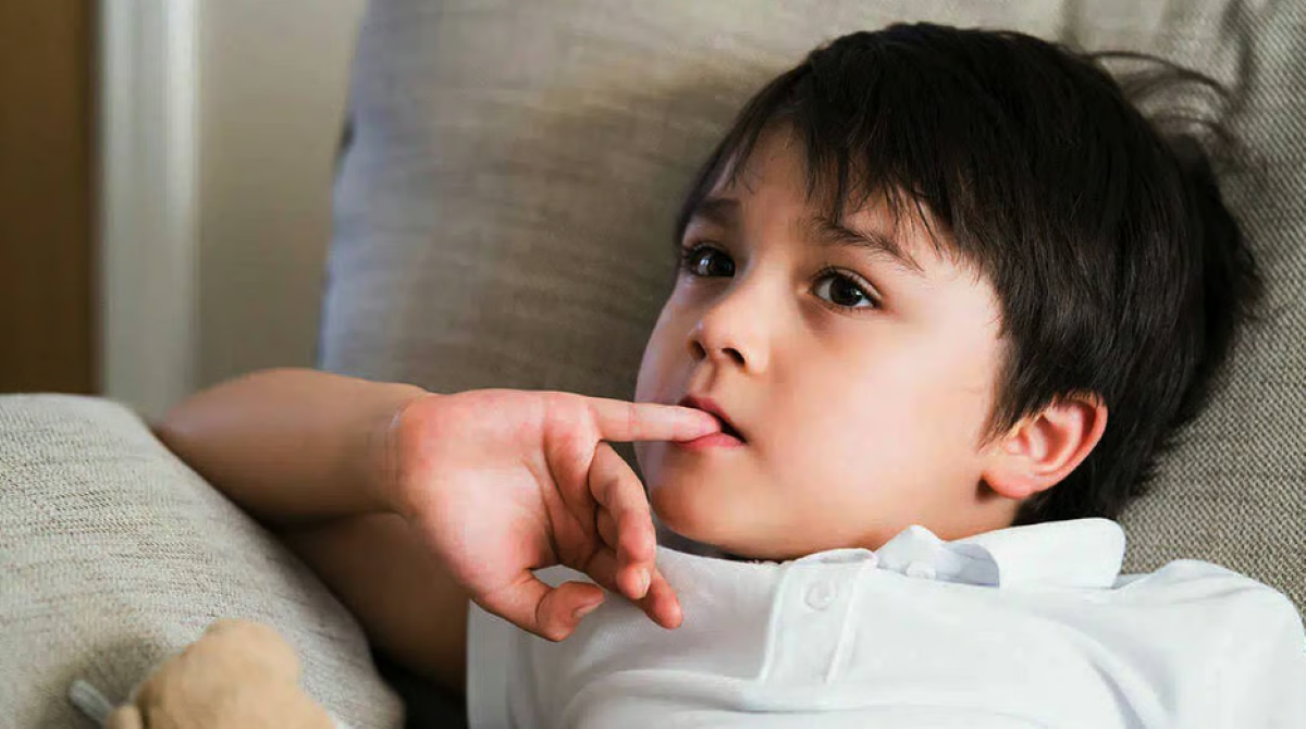 नजरों से हटते ही बच्चे अपने नाखून दांतों से काट लेते हैं, माता-पिता इस बुरी आदत को कैसे छुड़वाएं?
