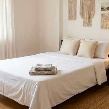 गलती से भी इन चीज़ों को बेडरूम में न रखें, अन्यथा वैवाहिक जीवन बर्बाद हो सकता है।