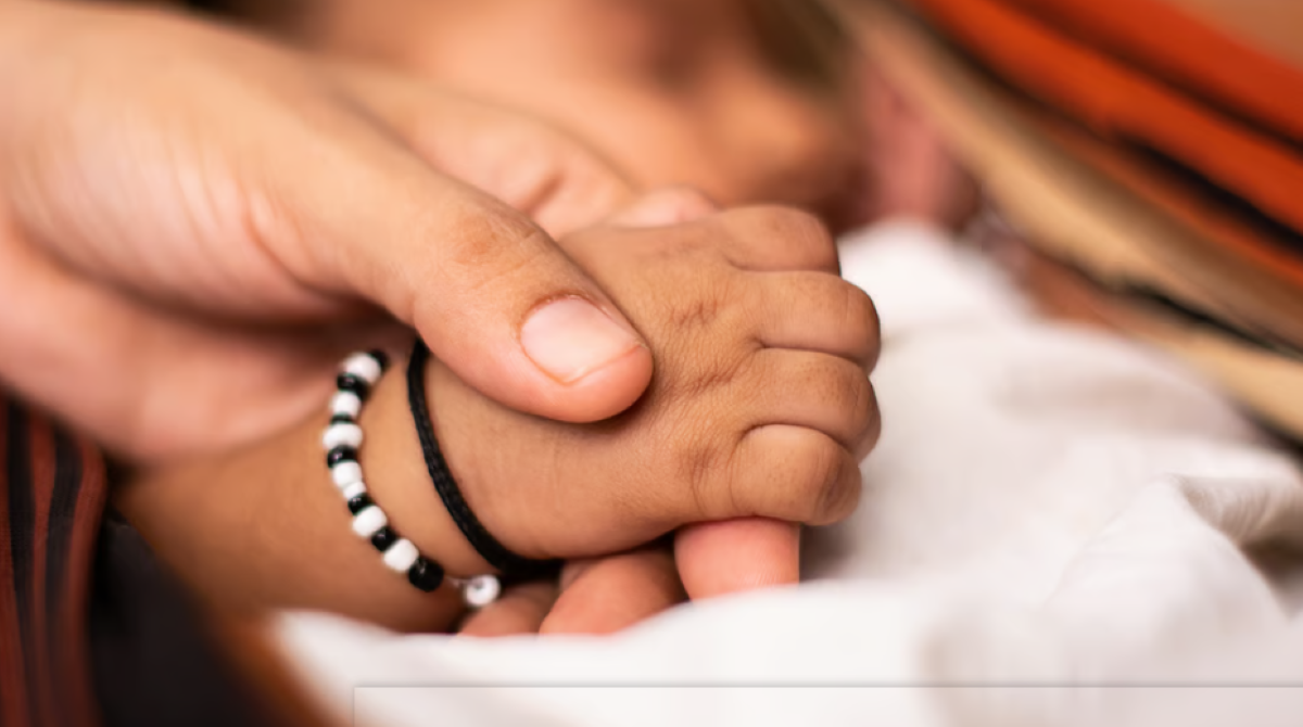 केरल : कोच्चि में निजी अस्पताल के बाहर खड़ी कार में महिला ने दिया बच्चे को जन्म