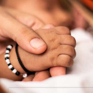 केरल : कोच्चि में निजी अस्पताल के बाहर खड़ी कार में महिला ने दिया बच्चे को जन्म