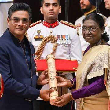 सादगी वाले लुक में छिपा माधवन का रॉयल स्वैग : ₹40 लाख की लिमिटेड एडिशन घड़ी बनी इंटरनेट सेंसेशन
