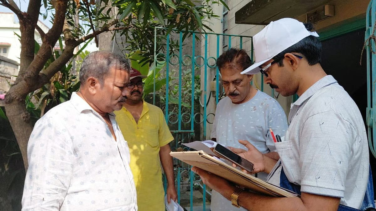 बीएलओ के पास SIR फॉर्म की कमी, दो दिन में ही खत्म हुआ स्टॉक