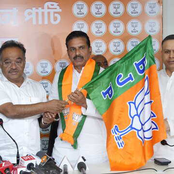 Bengal Election : संतोष पाठक भाजपा में हुए शामिल, विधानसभा चुनाव से पहले कांग्रेस को बड़ा झटका