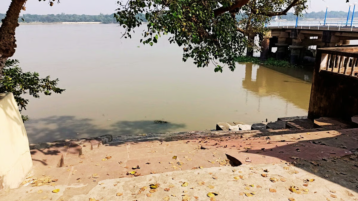 श्रीरामपुर के छिन्नमस्ता घाट के पास गंगा तट की मरम्मत का काम शुरू