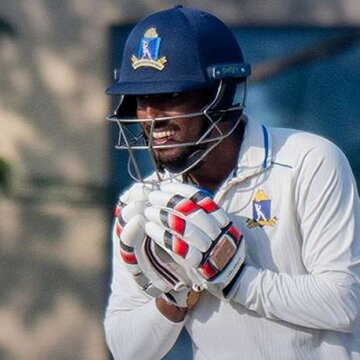 बैटिंग में विफल होने के बावजूद उज्ज्वल, सुदीप की सेंचुरी में कमबैक बंगाल