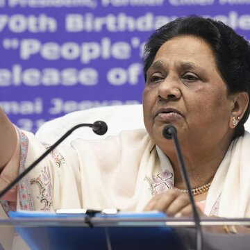 मायावती का ऐलान: 2027 का चुनाव बसपा अकेले लड़ेगी