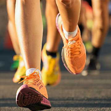 मैरेथन दौड़ में बाजी मार गयी केन्या गर्ल