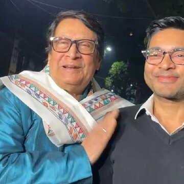 रंजीत मलिक के घर ‘उन्नयन की पांचाली’ लेकर पहुंचे अभिषेक, अभिनेता की प्रतिक्रिया क्या रही ?