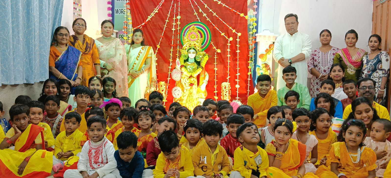 'शैशव' में धूमधाम से मनाई गई सरस्वती पूजा, बच्चों ने दिखाई अपनी प्रतिभा