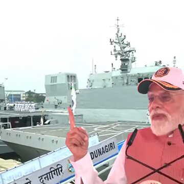 स्वदेशी तकनीक से तैयार 3 युद्धपोतों का PM मोदी ने किया उद्घाटन, कहा - आत्मनिर्भरता बढ़ा रही नौसेना की शक्ति