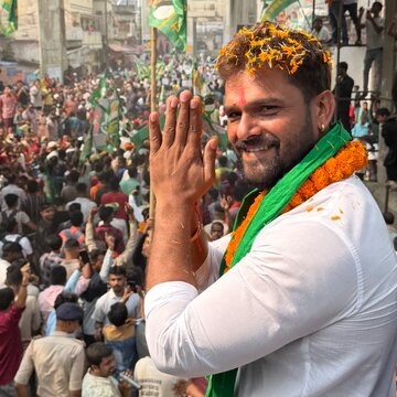 खेसारी ने किया दावा-कल राजद गठबंधन की सरकार बनेगी, बाबा विश्वनाथ के किए दर्शन