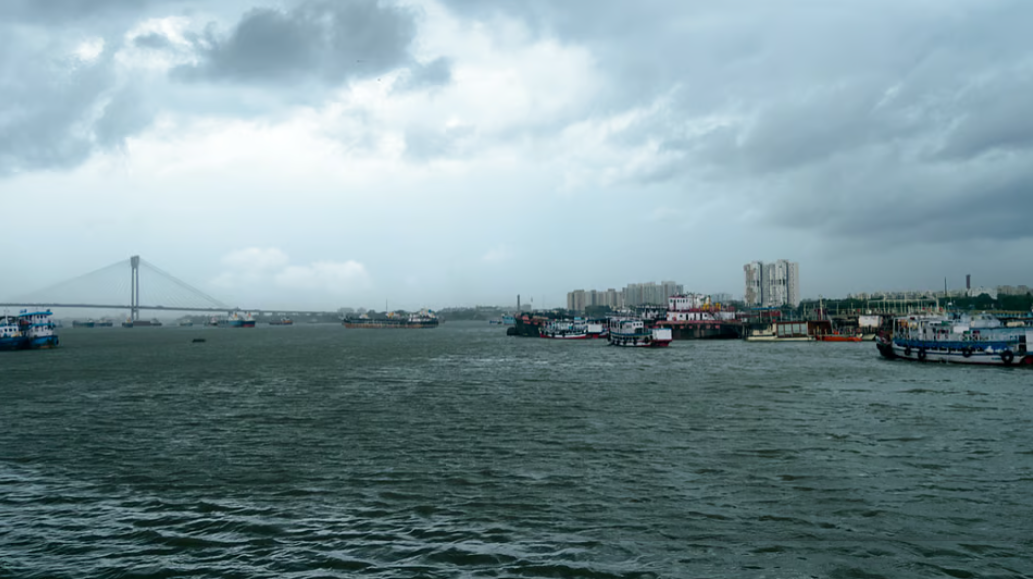 कोलकाता में भी बारिश की संभावना, तापमान में बढ़ोतरी