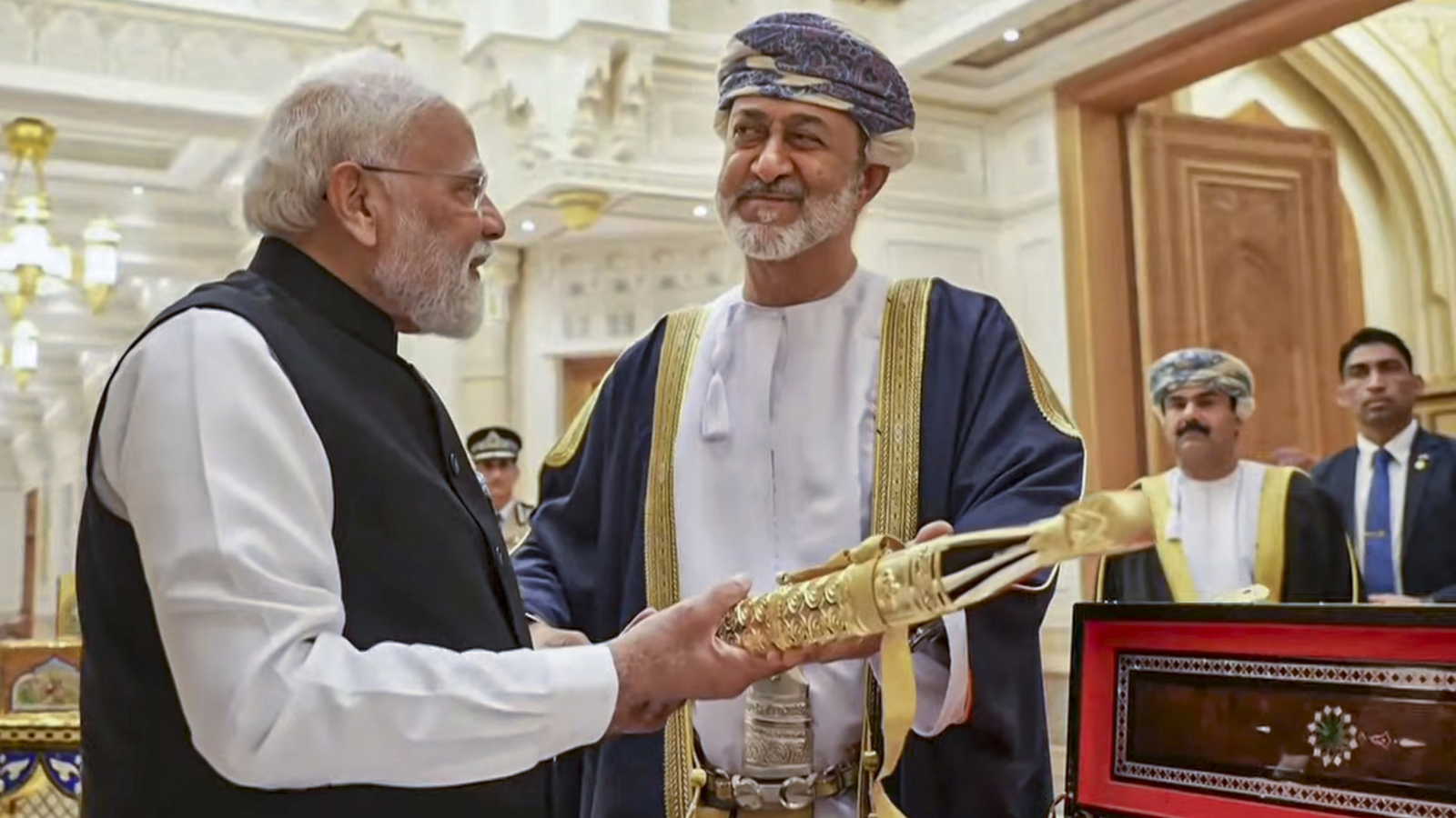 प्रधानमंत्री मोदी को ओमान के सुल्तान ने ‘ऑर्डर ऑफ ओमान’ से सम्मानित किया