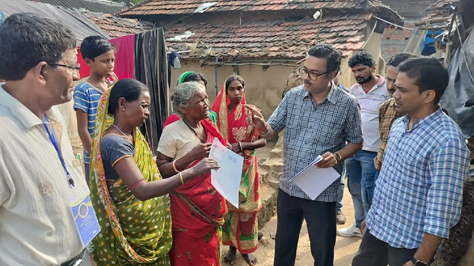 चुनाव आयोग ने 8 BLO को जारी किया नोटिस, जारी किया गया हेल्पलाइन नंबर