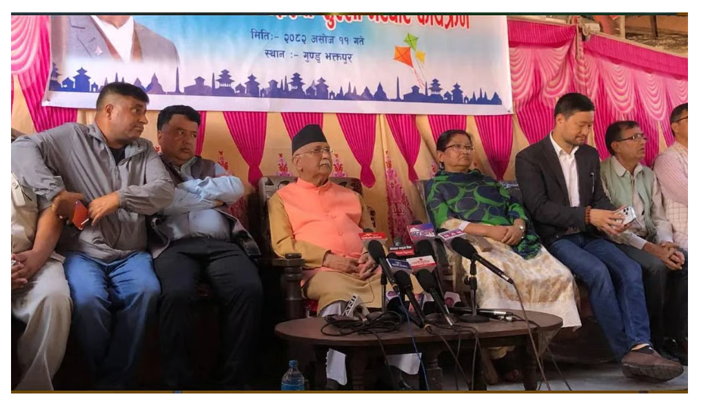 विरोध प्रदर्शन के बाद पहली बार जनता के सामने आए नेपाल के पदच्युत प्रधानमंत्री ओली