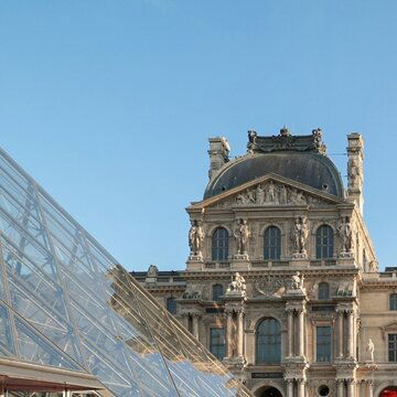 पेरिस के लूव्र म्यूज़ियम में 7 मिनट में चोरी, नेपोलियन संग्रह से 9 ऐतिहासिक गहने गायब