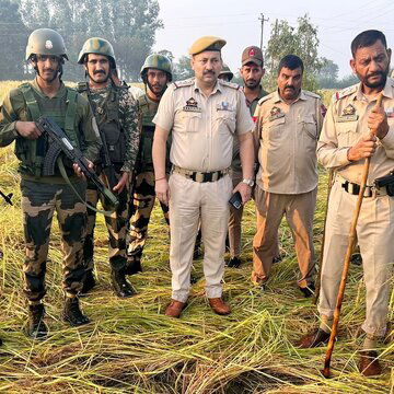 बीएसएफ का बड़ा अभियान: जम्मू-कश्मीर के आरएस पुरा में 5.23 किलो संदिग्ध हेरोइन बरामद, ड्रोन से गिराई गई थी खेप