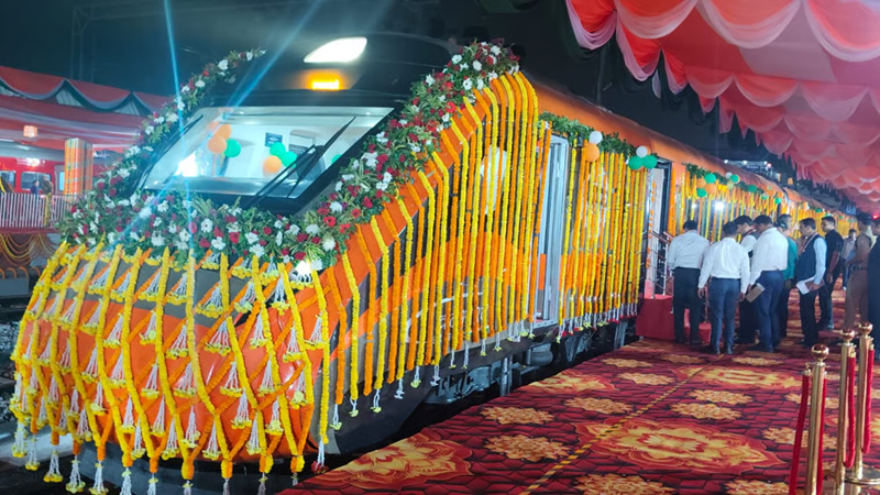 प्रधानमंत्री नरेंद्र मोदी ने बनारस से 4 नई रूट्स पर वंदे भारत एक्सप्रेस का किया उद्घाटन, कौन-कौन सी?