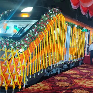 प्रधानमंत्री नरेंद्र मोदी ने बनारस से 4 नई रूट्स पर वंदे भारत एक्सप्रेस का किया उद्घाटन, कौन-कौन सी?