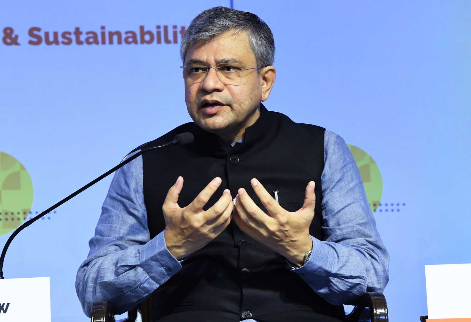 WEF 2026 में अश्विनी वैष्णव का दावा: भारत तेजी से बढ़ेगा, दुनिया को पछाड़ेगा!