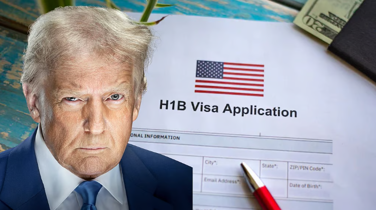 H1B वीज़ा आवेदकों की अब LinkedIn प्रोफ़ाइल की जांच होगी, ट्रम्प आखिर क्या देखना चाहते हैं?