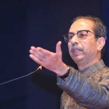 उद्धव का आरोप: Pegasus का नया नाम Sanchar Saathi, सरकार कर रही जनता की जासूसी