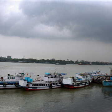 वसंत में बारिश का डबल अटैक! तेज हवाओं ने बदला मौसम का मिजाज, जानें दिनभर कैसा रहेगा हाल